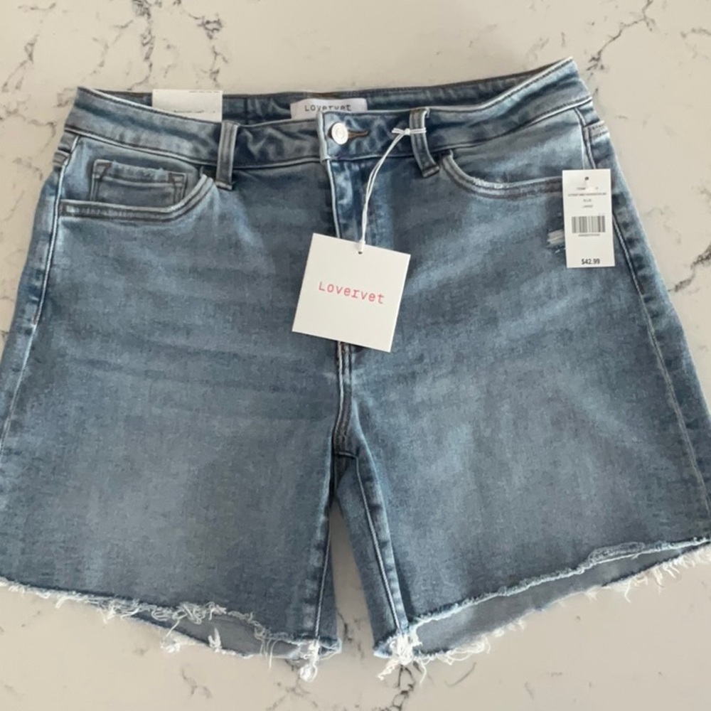 Light Blue Jean Shorts with Raw Hem and Casual Fit - Picture 5 of 6